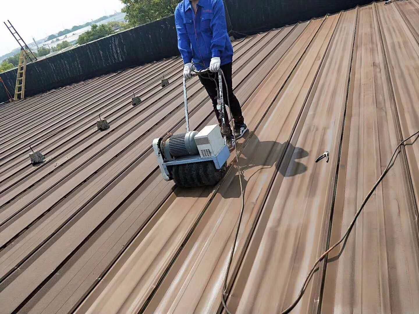水性漆噴彩鋼瓦好嗎？彩鋼瓦翻新不能只注意價(jià)格